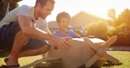 孩子,我该去赚钱还是陪你长大?